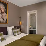 Hotel Zelie Champs-elysees 3*