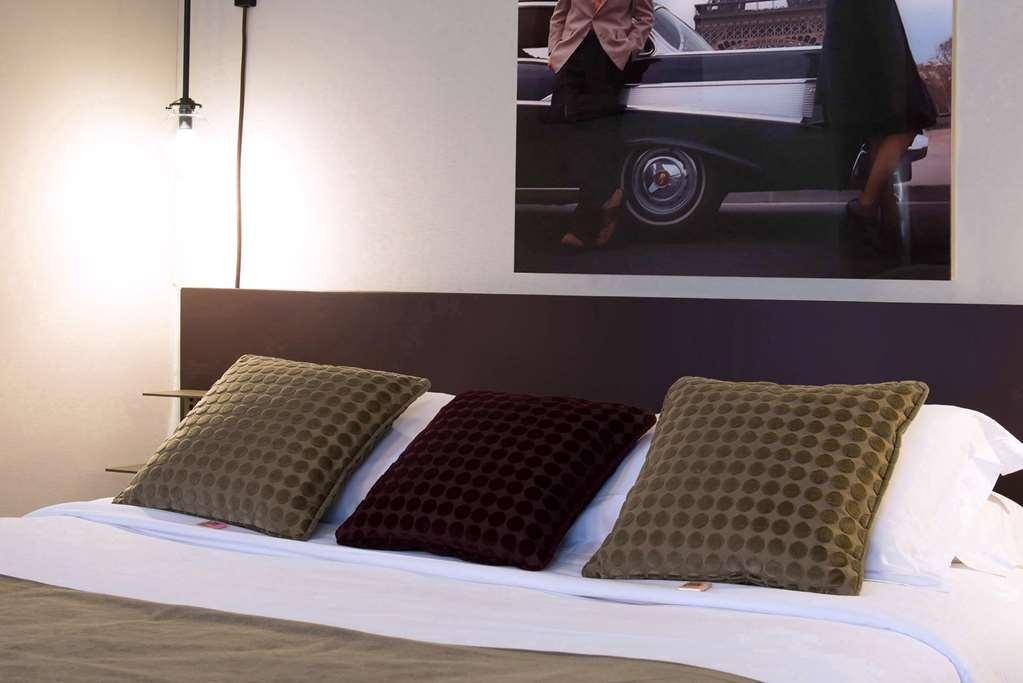 Zelie Champs-elysees