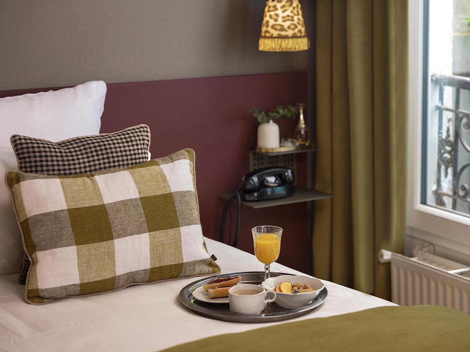 Zelie Champs-elysees Paris