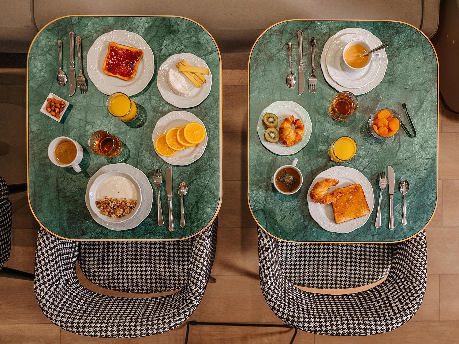 Zelie Champs-elysees 3*