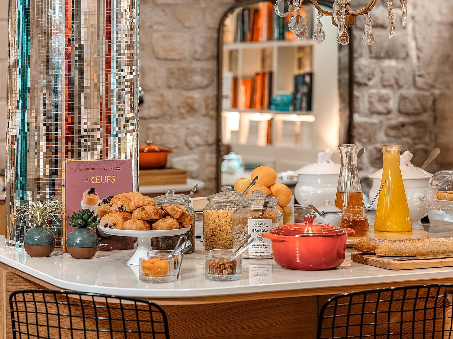 Zelie Champs-elysees