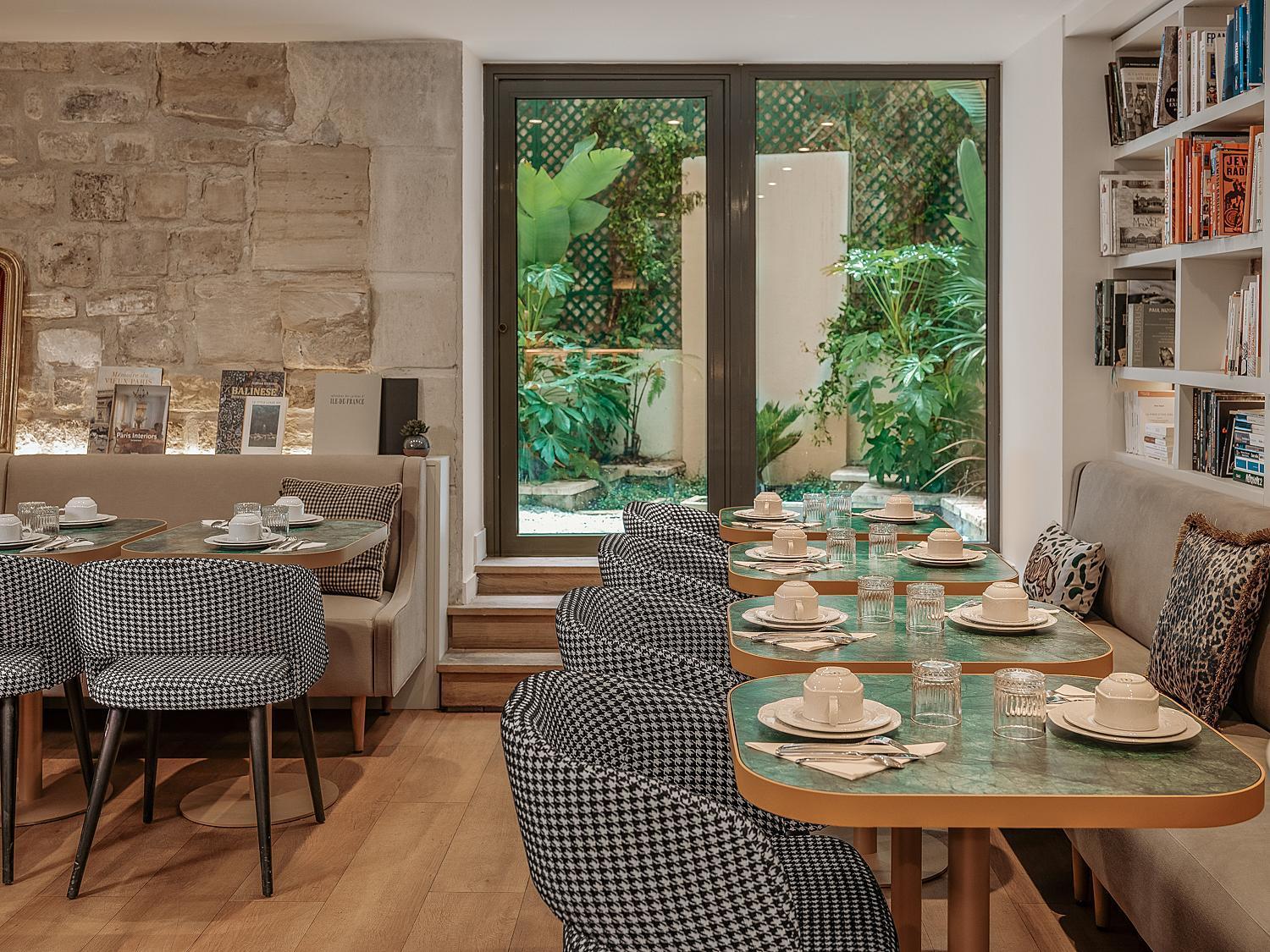 Zelie Champs-elysees