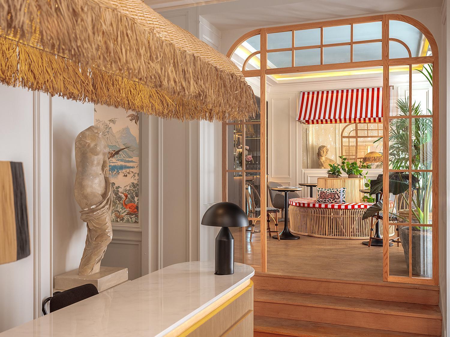 Hotel Zelie Champs-elysees 3*