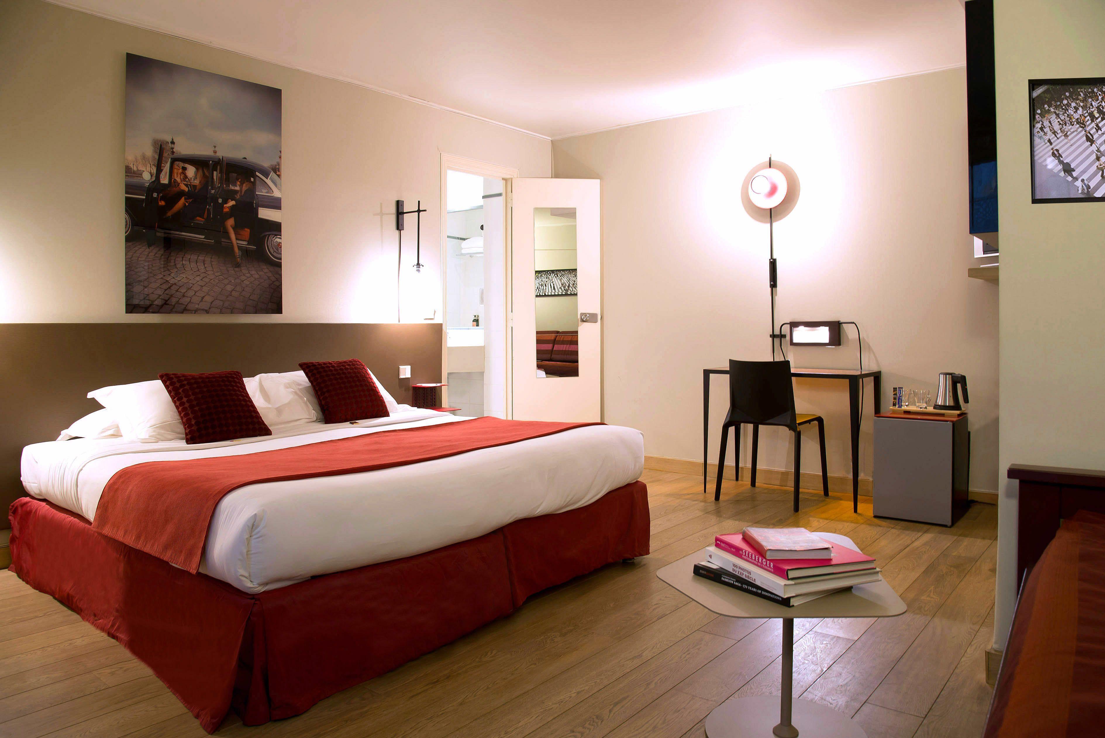 Zelie Champs-elysees Paris